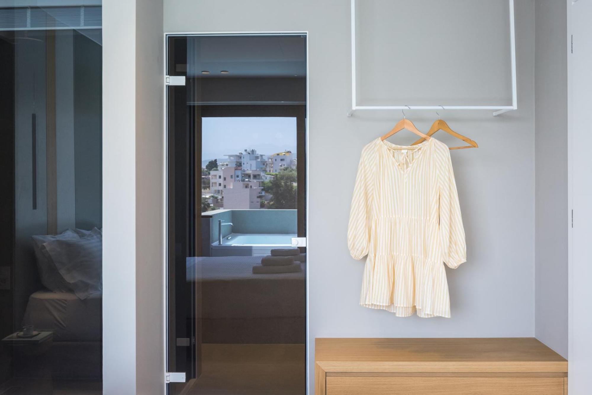 خانيا Noemie Luxury Suites الغرفة الصورة