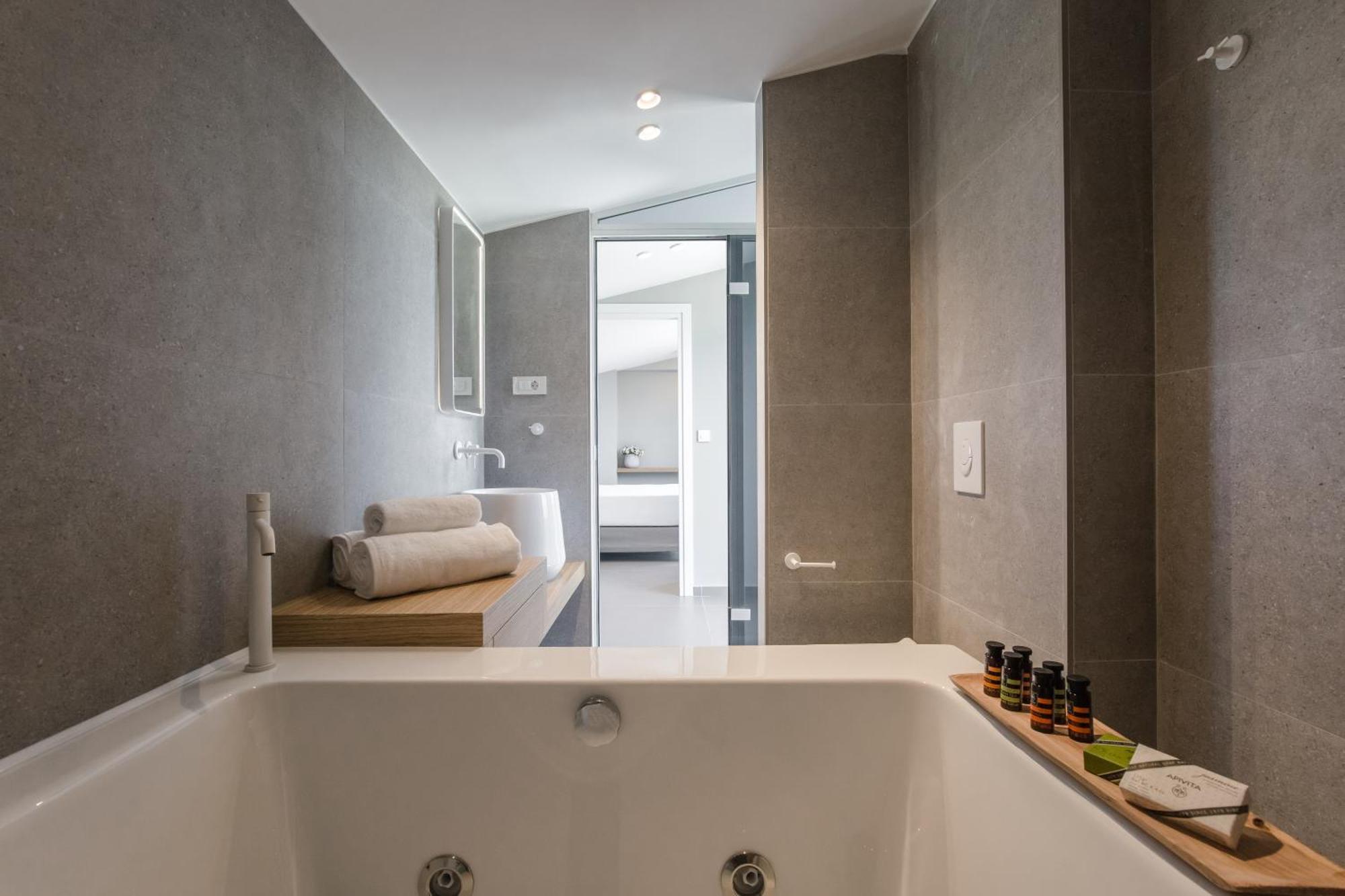 خانيا Noemie Luxury Suites الغرفة الصورة
